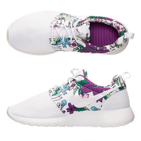 Nike Roshe One Women’s - Picture 1 of 7